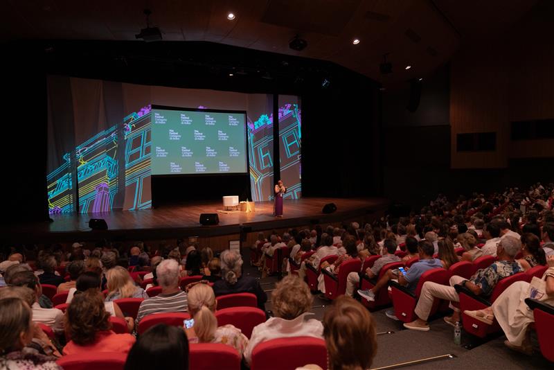 SURA invita al Hay Festival 2026, una edición para hablar de democracia, literatura, IA y diversidad